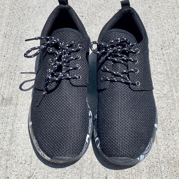 Famous Running Shoes - Picture 3 of 4